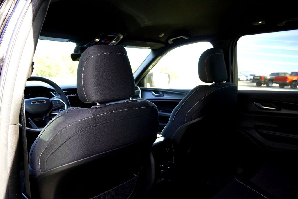 New Car 2025 Jeep Grand Cherokee  Laredo For Sale Under $35,000 In Taylor, Texas