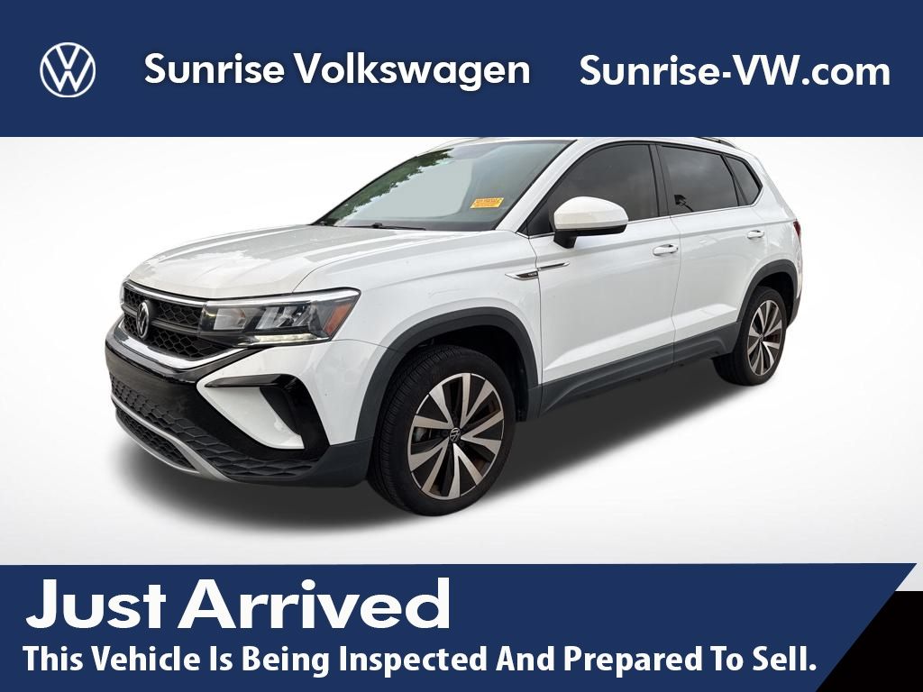 2022 Volkswagen Taos SE's photo