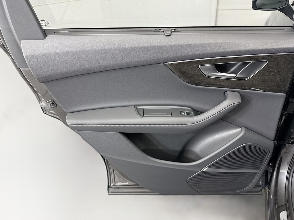 Thumbnail: 2026 Audi Q7 - 25