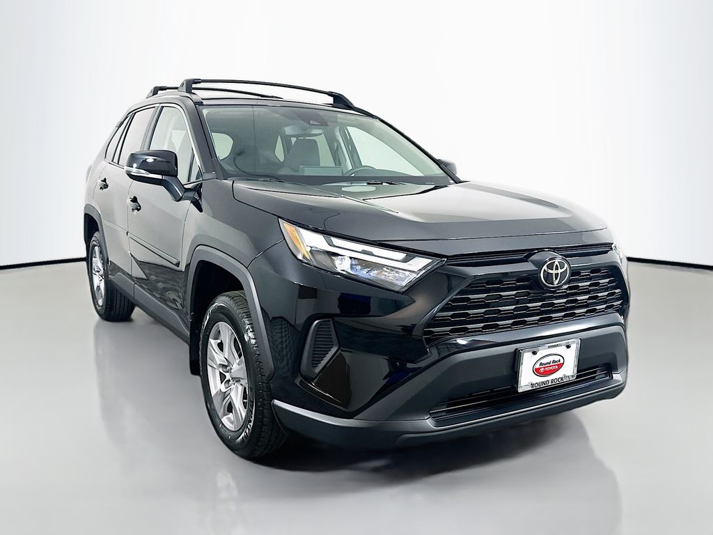 2025 Toyota RAV4 XLE 3