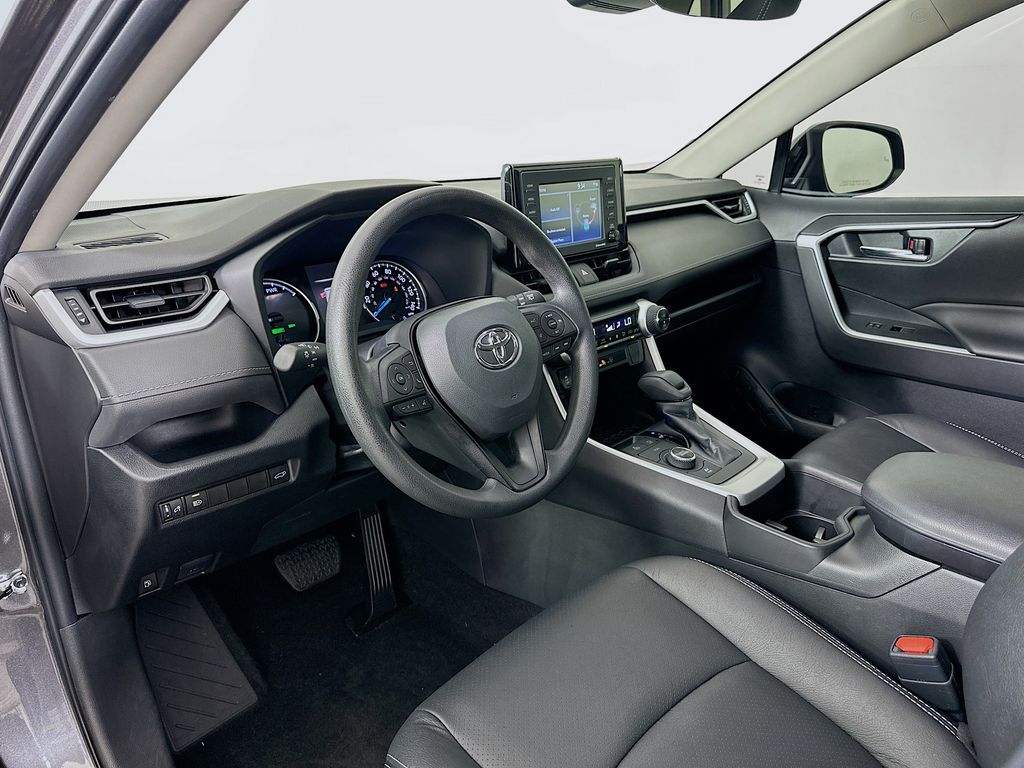 2022 Toyota RAV4 XLE 9