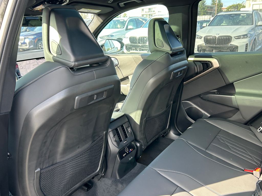 2025 BMW X3 3.0i 32