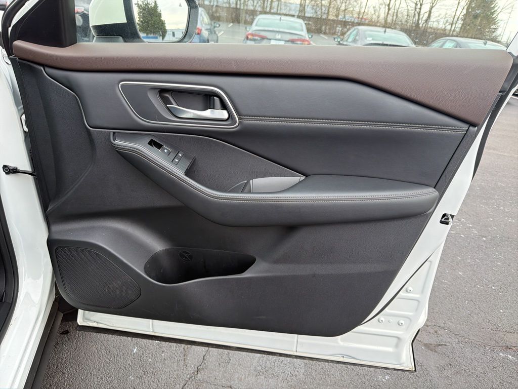 Thumbnail: 2022 Nissan Rogue - 27