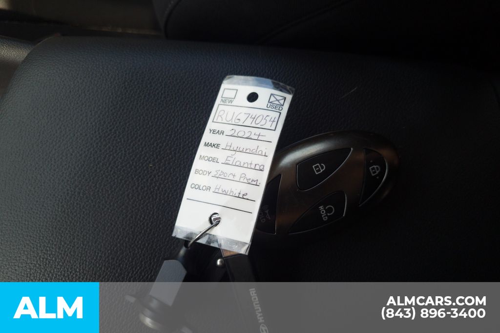 Used 2024 White Hyundai SEL image 16