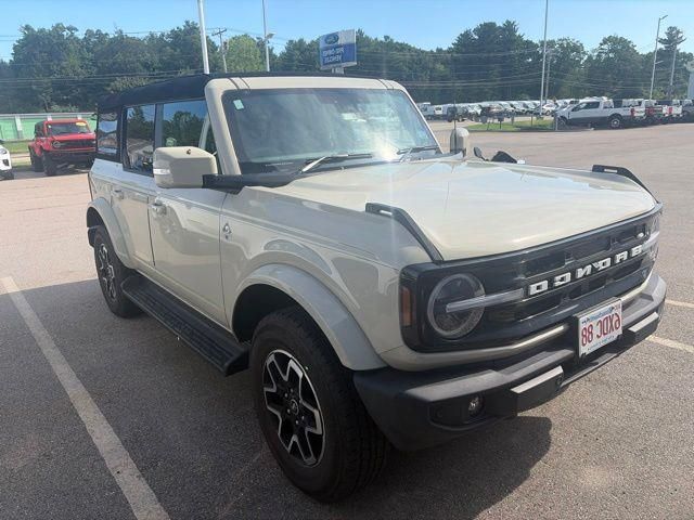 2025 Ford Bronco Outer Banks 4-Door 4WD