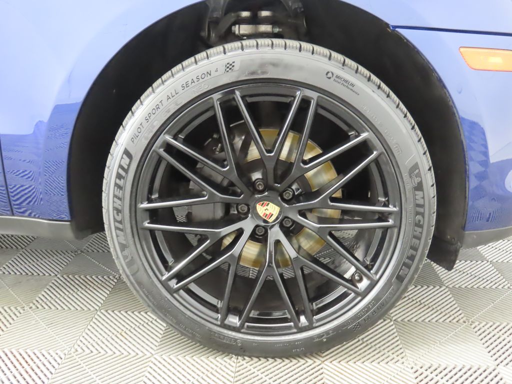 Thumbnail: 2022 Porsche Macan - 32