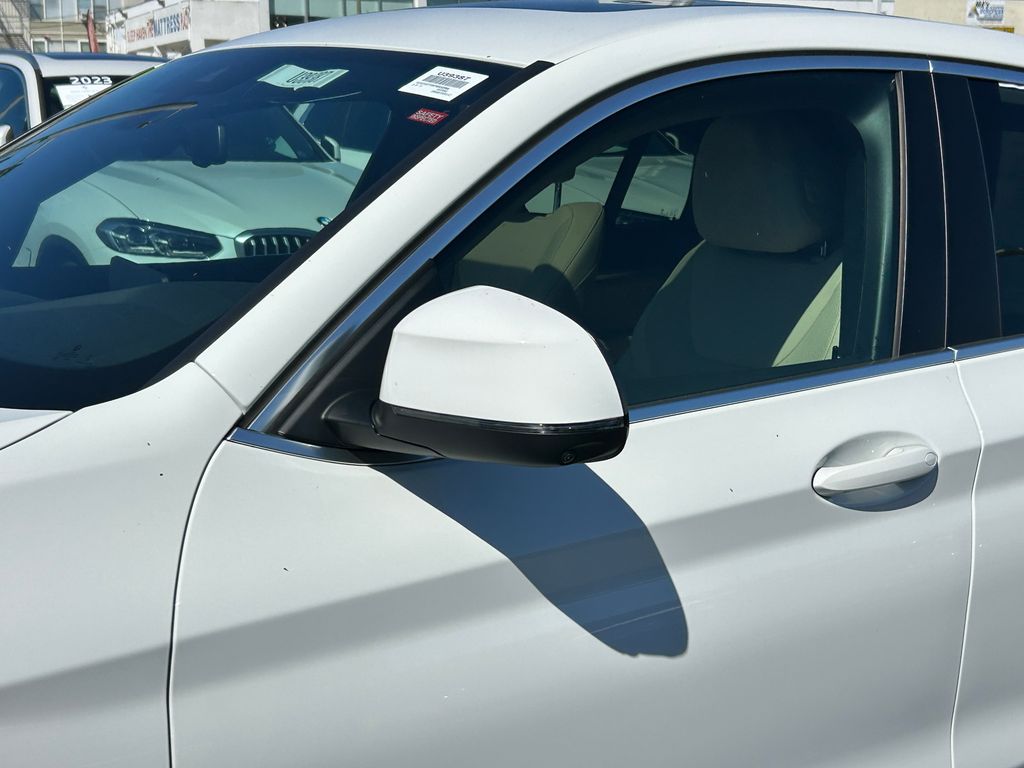 Thumbnail: 2023 BMW X4 - 10