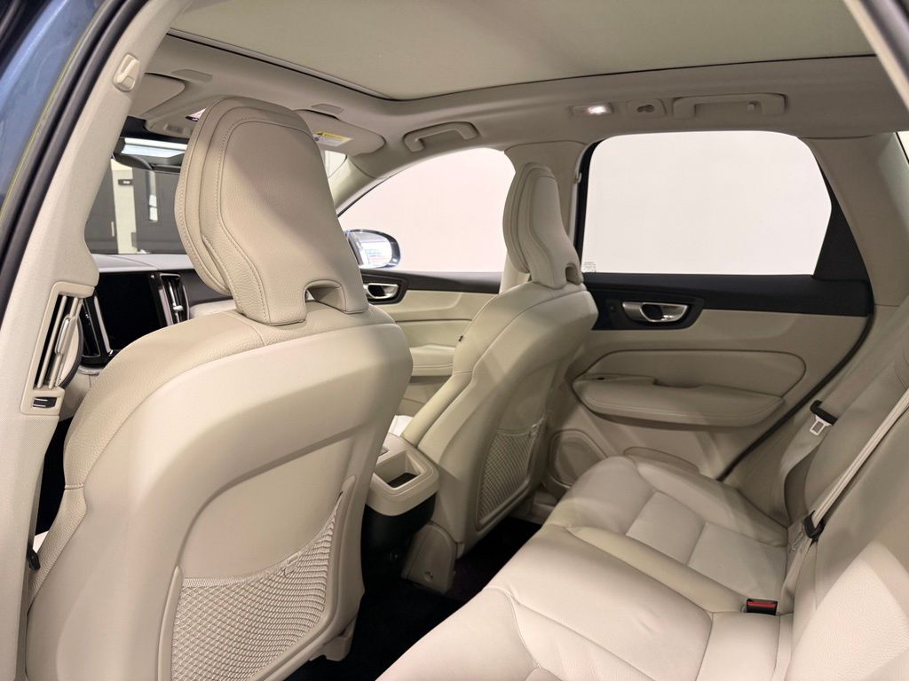 Thumbnail: 2023 Volvo XC60 - 19