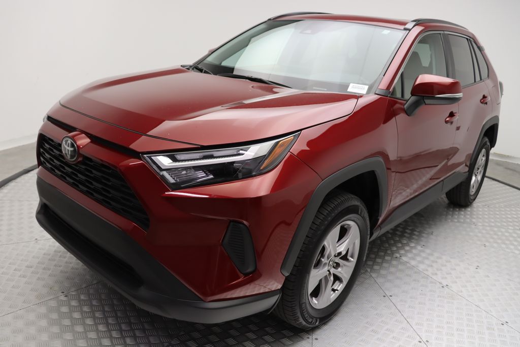 2022 Toyota RAV4 XLE 2