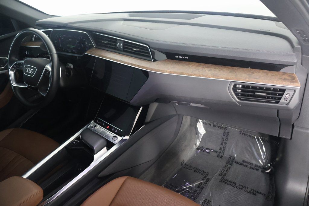 2022 Audi e-tron Premium Plus 9