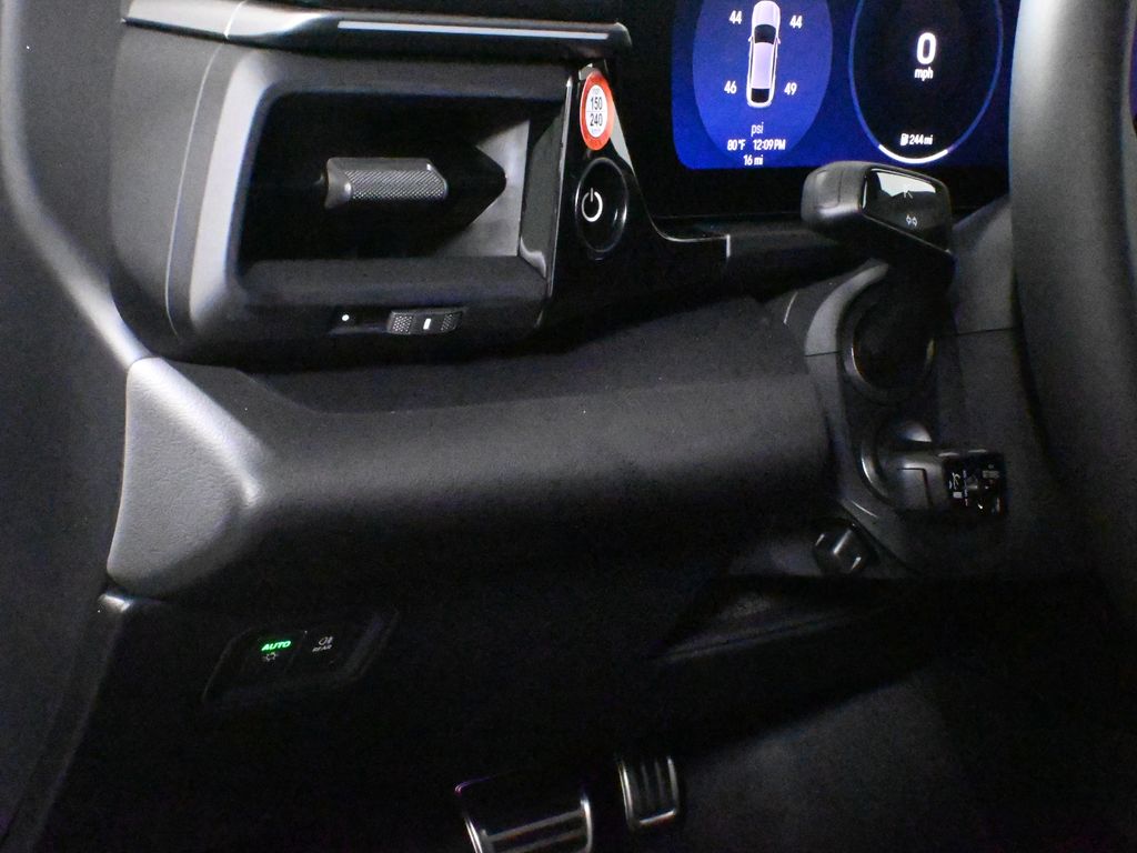 Thumbnail: 2025 Porsche Macan - 30