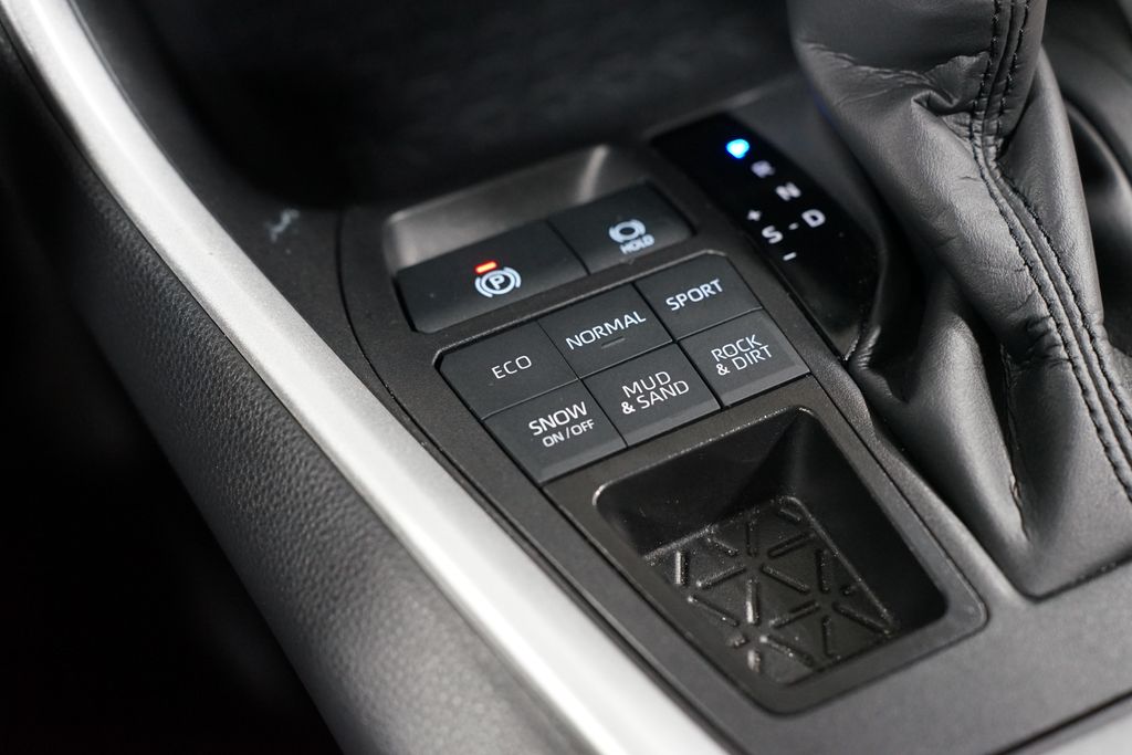 Thumbnail: 2025 Toyota RAV4 - 22