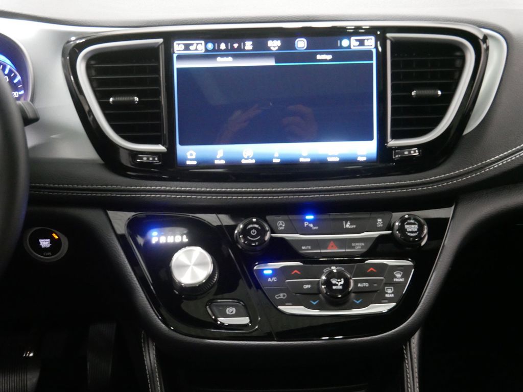 Used 2026 Chrysler Pacifica Van