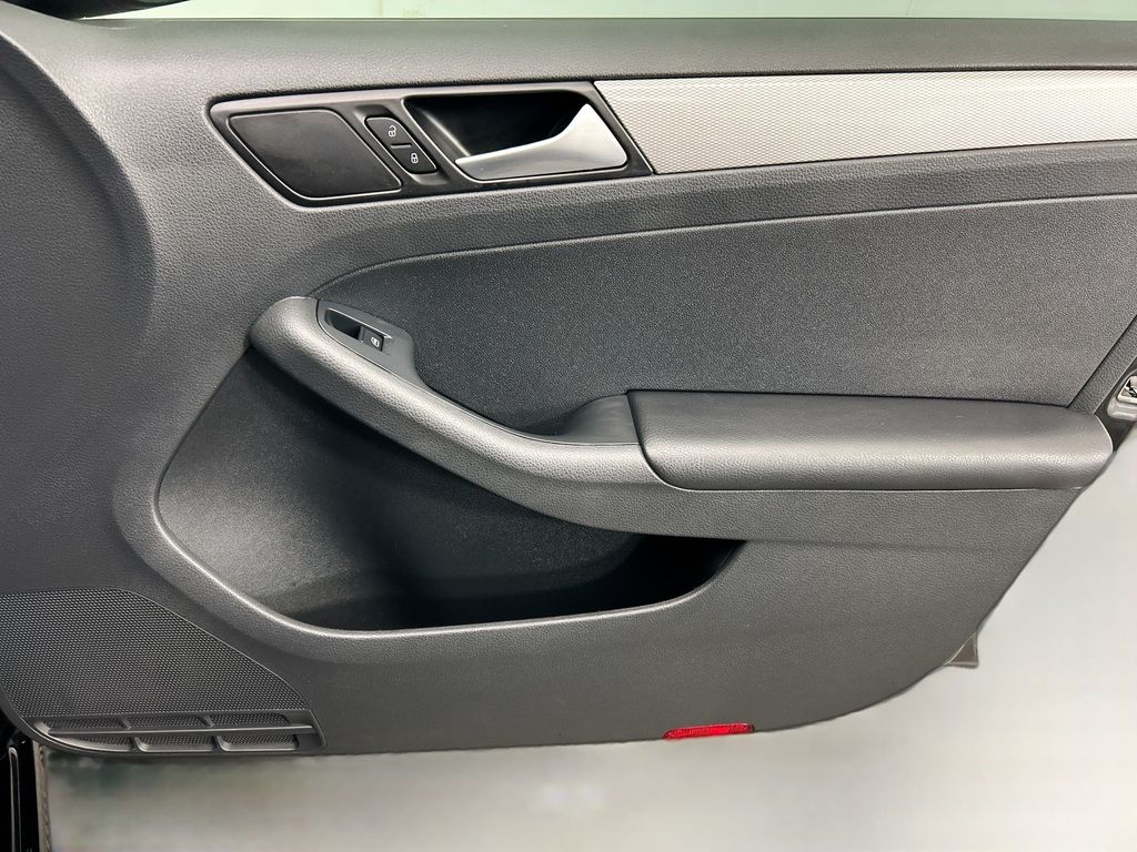 Thumbnail: 2018 Volkswagen Jetta - 23