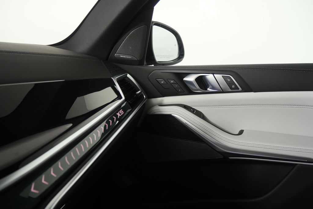 Thumbnail: 2026 BMW X5 - 25