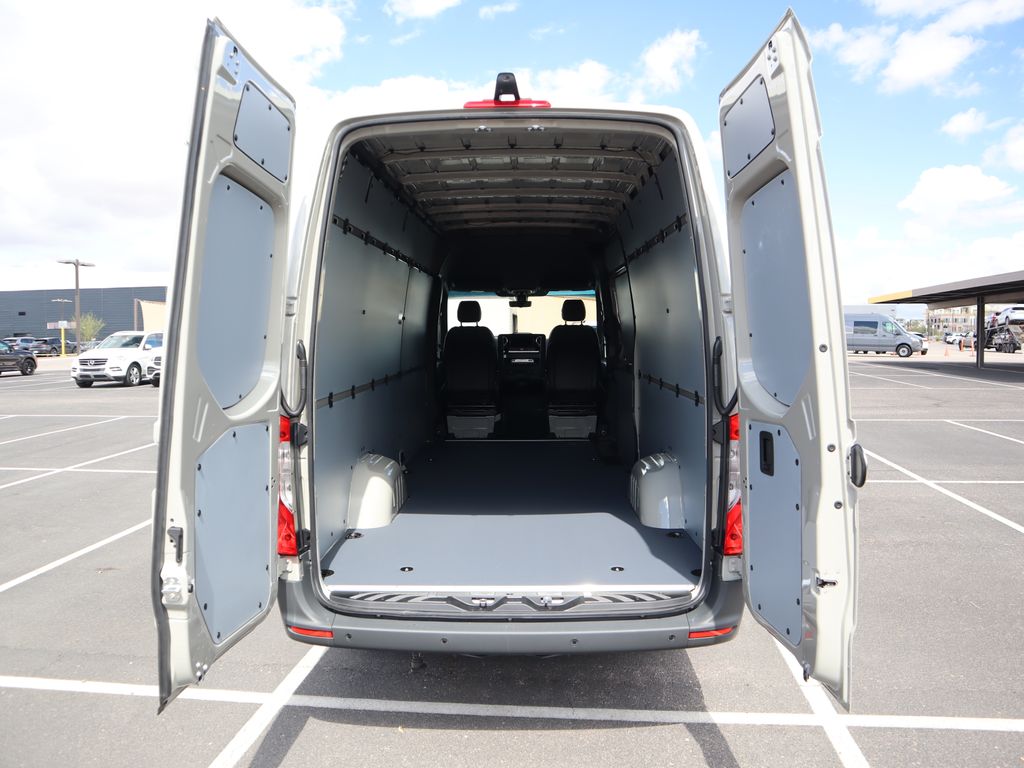Thumbnail: 2025 Mercedes-Benz Sprinter - 31