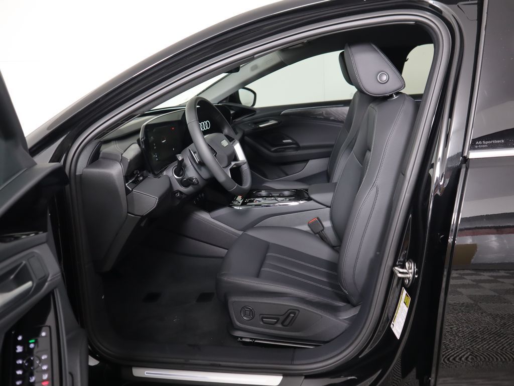 Thumbnail: 2025 Audi e-tron - 21