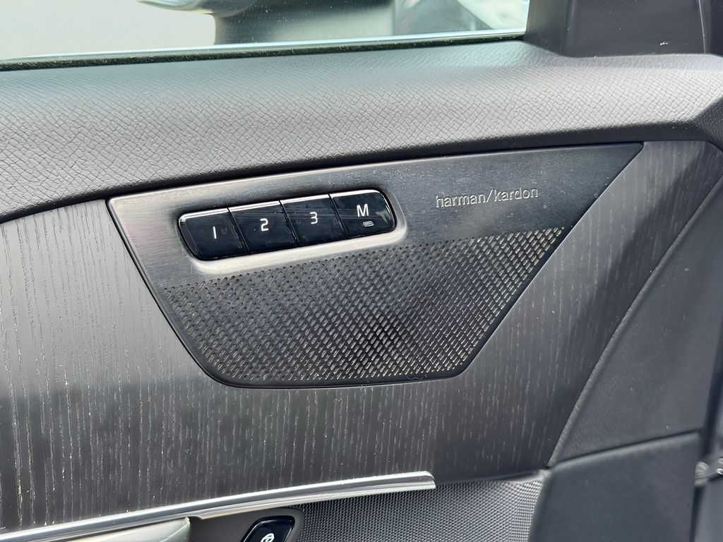 Used Car 2020 Volvo Xc90  T6 Momentum For Sale Under $30,000 In Austin, Texas