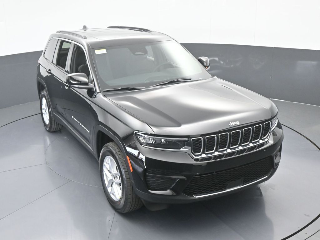 New 2026 Diamond Black Crystal Pearlcoat Jeep Laredo X image 52