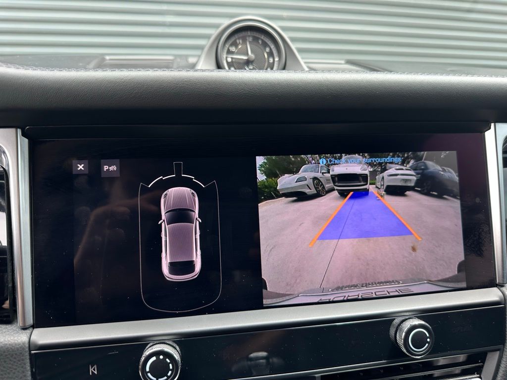 2022 Porsche Macan  26