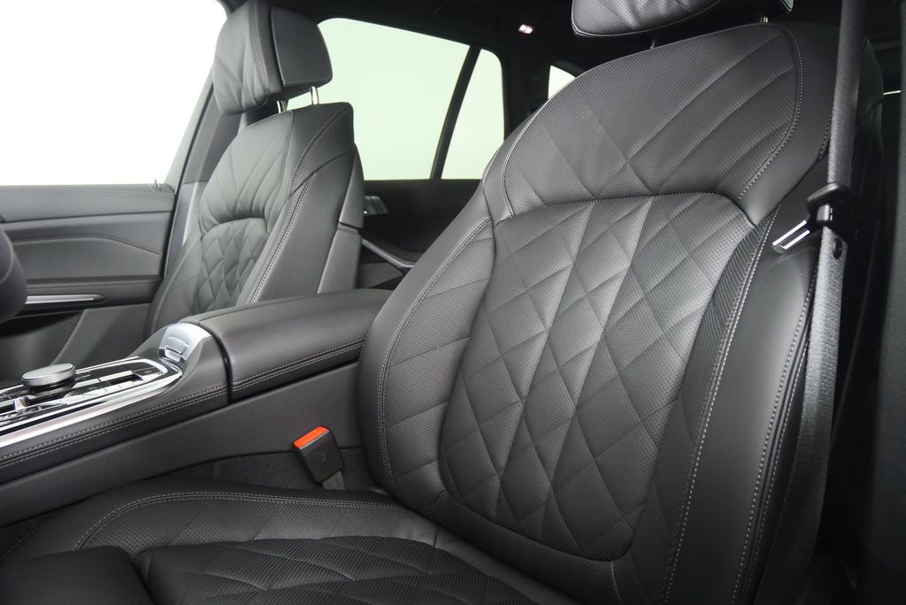 Thumbnail: 2026 BMW X5 - 11