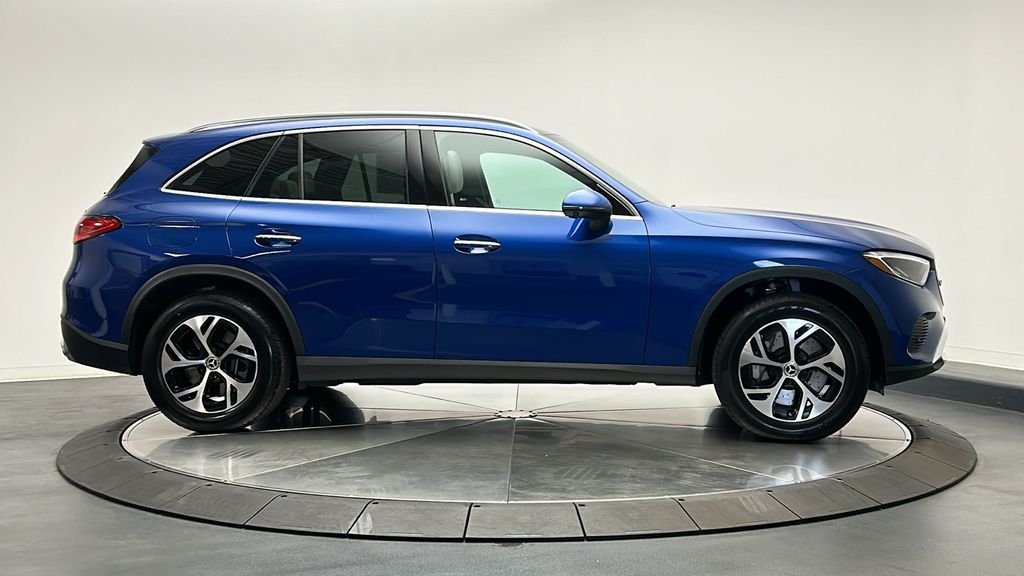 2025 Mercedes-Benz GLC 350 8