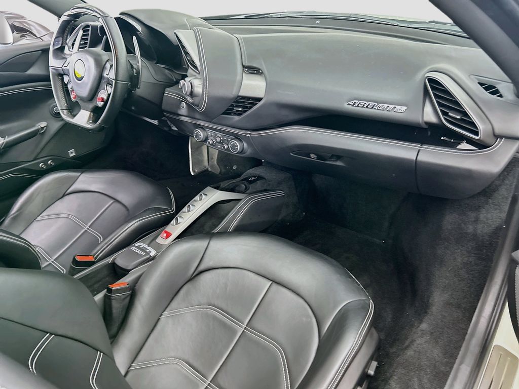 Used 2018 Bianco Avus Ferrari  image 16