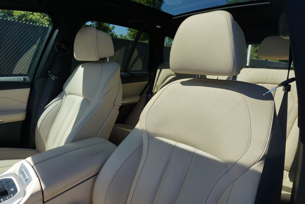 Thumbnail: 2022 BMW X5 - 11