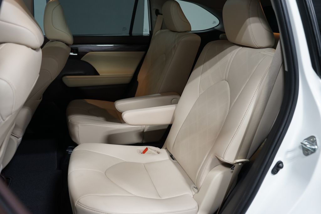 Thumbnail: 2021 Toyota Highlander - 31