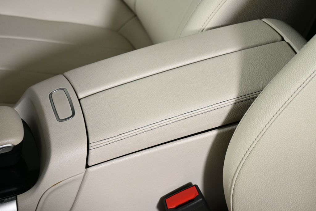 Thumbnail: 2022 Mercedes-Benz GLB - 25