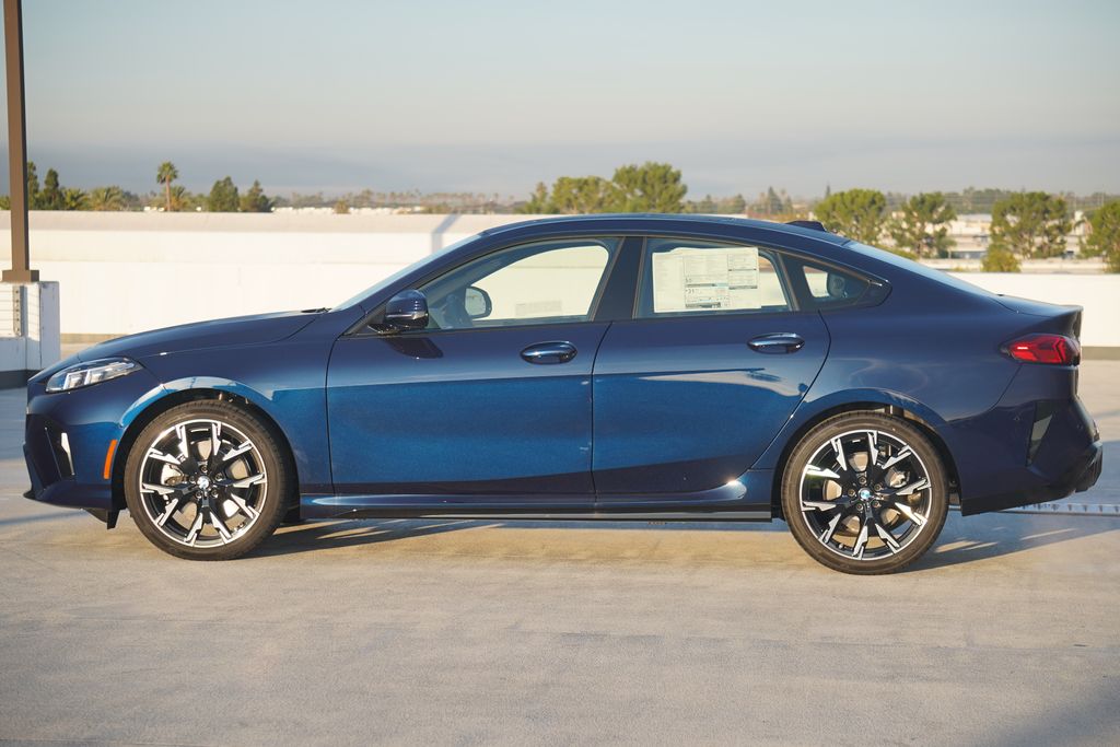 Thumbnail: 2026 BMW 2 Series - 4