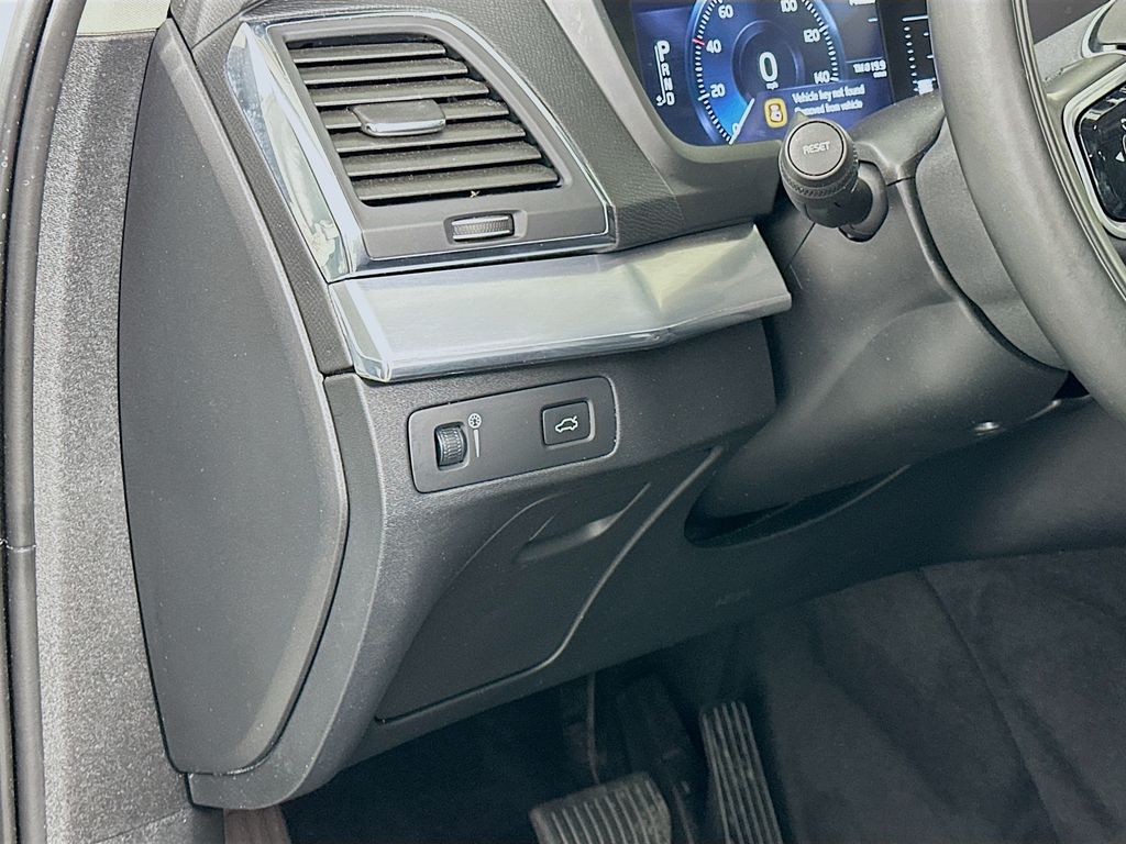 Thumbnail: 2018 Volvo XC90 - 10