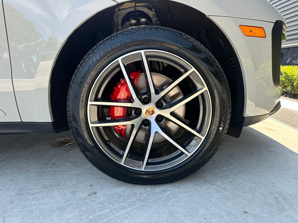 Thumbnail: 2026 Porsche Macan - 15