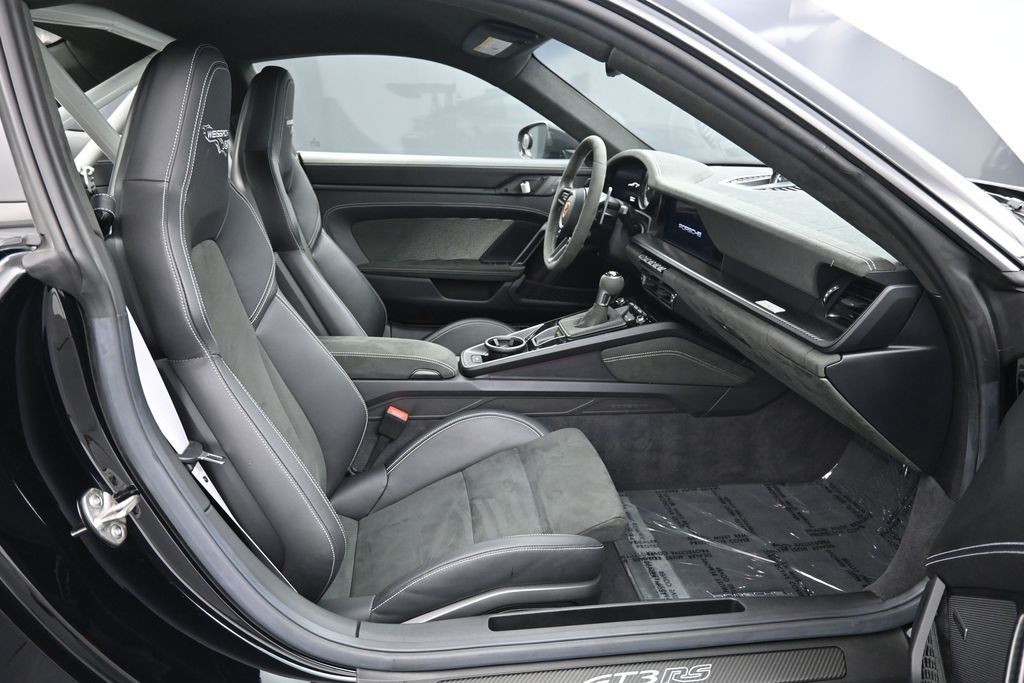 Used 2024  Porsche  image 30