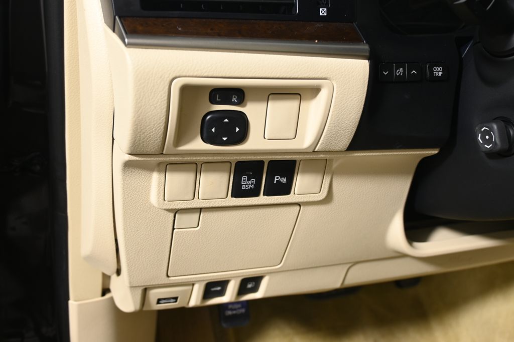 Thumbnail: 2015 Lexus ES - 27