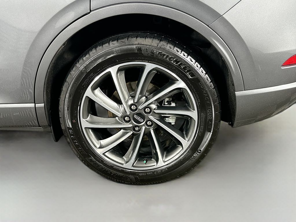 Used 2023 Gray Lincoln Grand Touring image 34