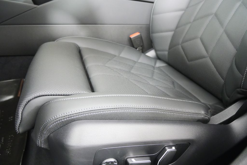 Thumbnail: 2026 BMW 5 Series - 10