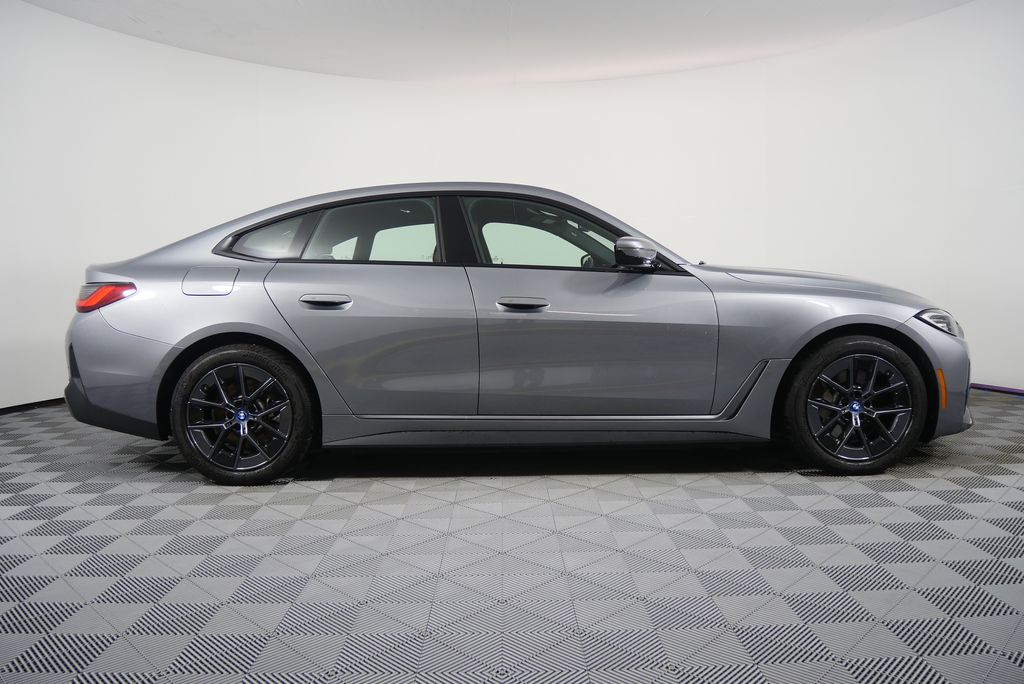 Thumbnail: 2022 BMW i4 - 2