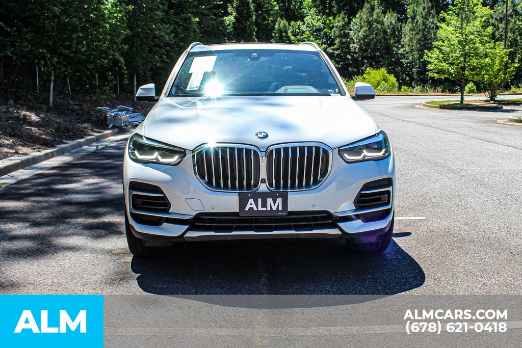 Used 2022 White BMW sDrive40i image 10