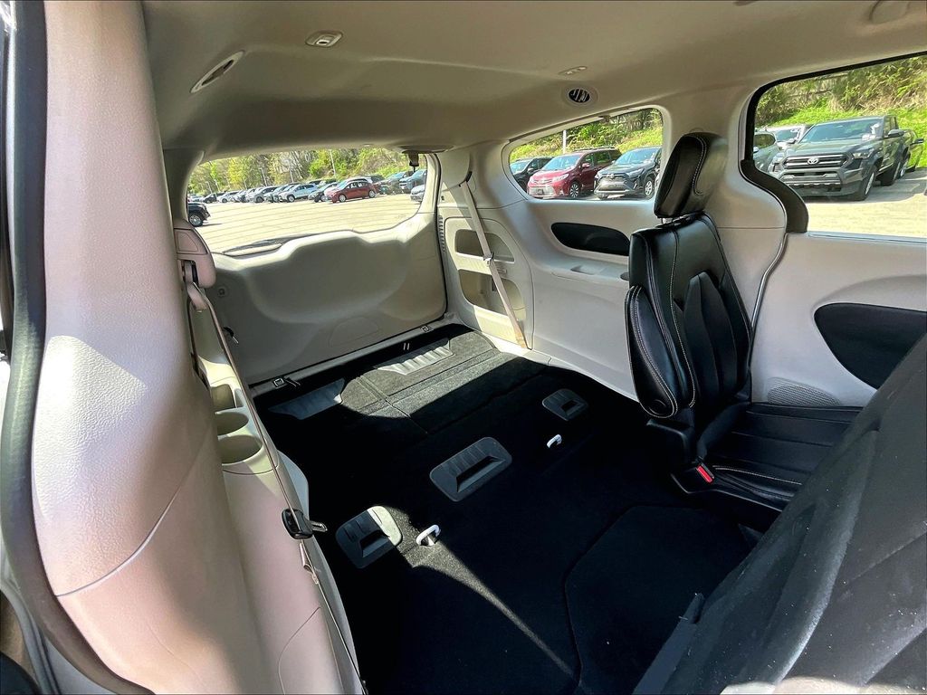 2023 Chrysler Pacifica — photo 17