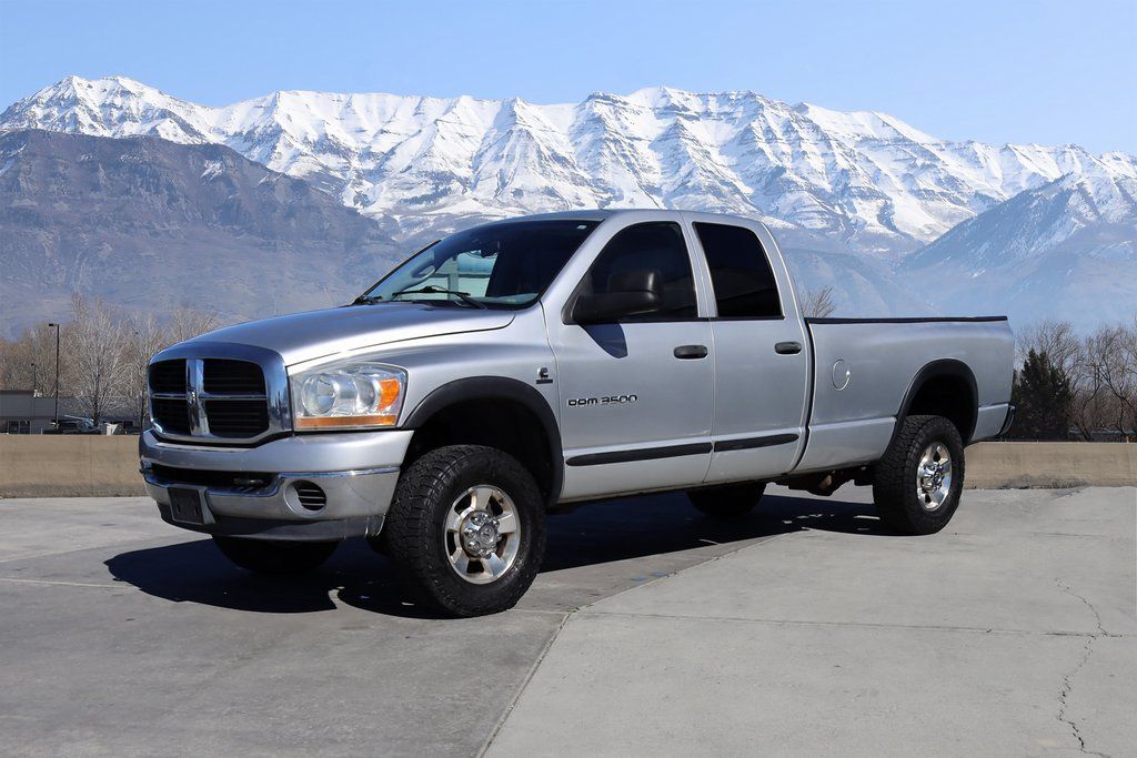Bright Silver Metallic Clearcoat 2006 Dodge RAM 3500 SLT Quad Cab 4WD Pickup Truck Four-Wheel Drive 6-Speed Manual