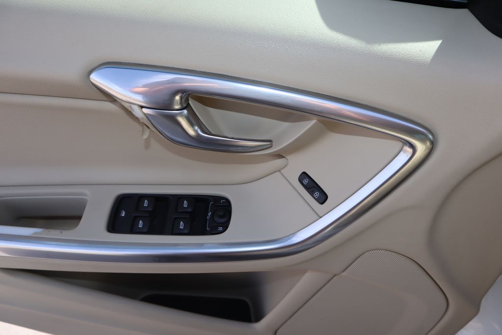 2015 Volvo V60 T5 22