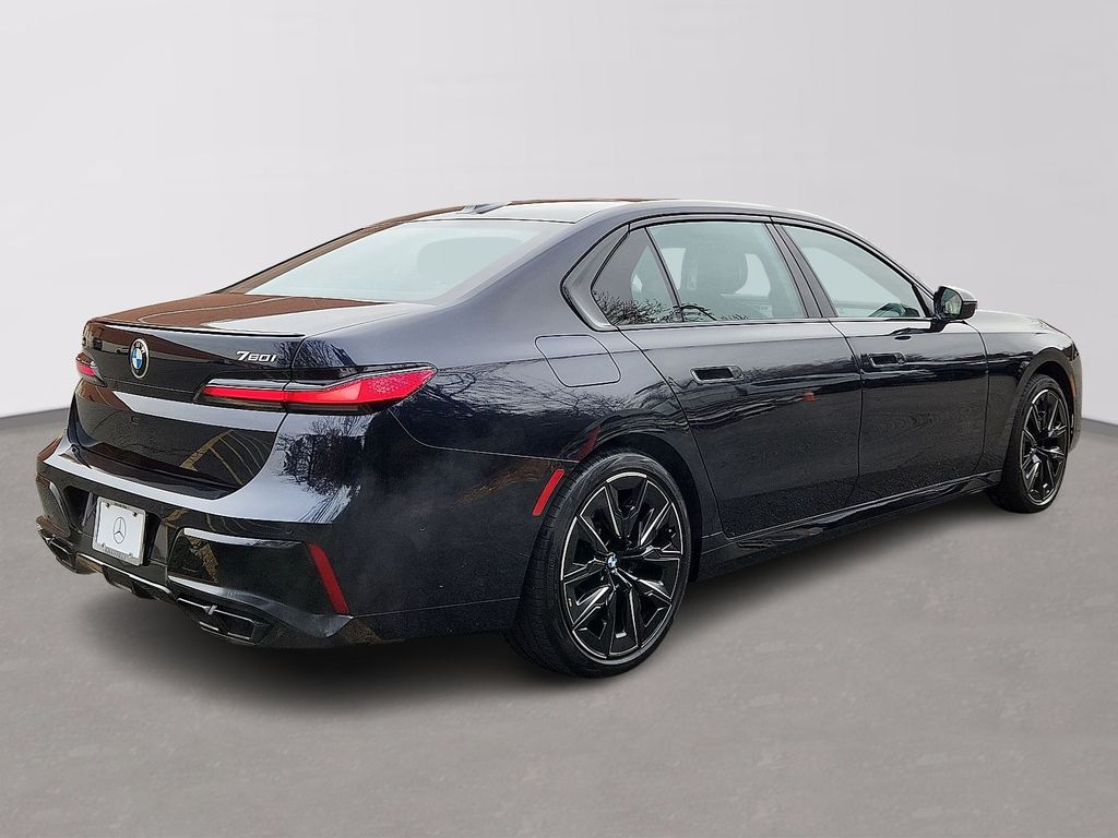 Thumbnail: 2024 BMW 7 Series - 4