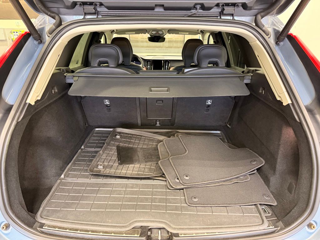 Thumbnail: 2023 Volvo XC60 - 23