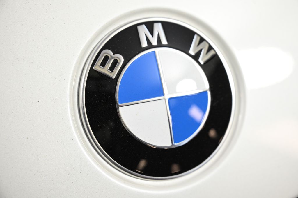 Thumbnail: 2025 BMW 3 Series - 13