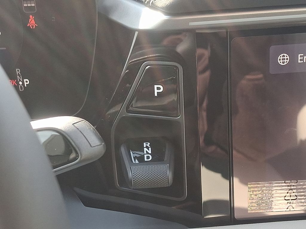 Thumbnail: 2026 Porsche Macan - 16