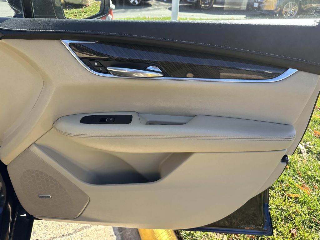 Thumbnail: 2018 Cadillac XT5 - 19