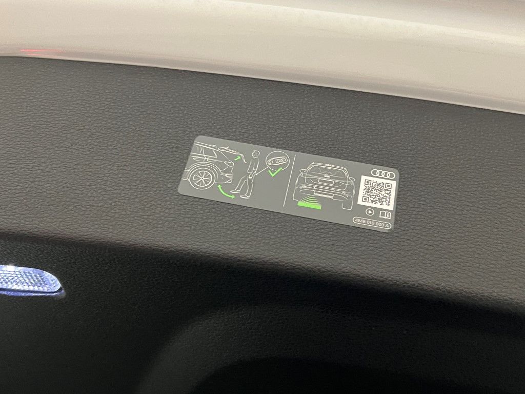 Thumbnail: 2026 Audi Q8 - 11