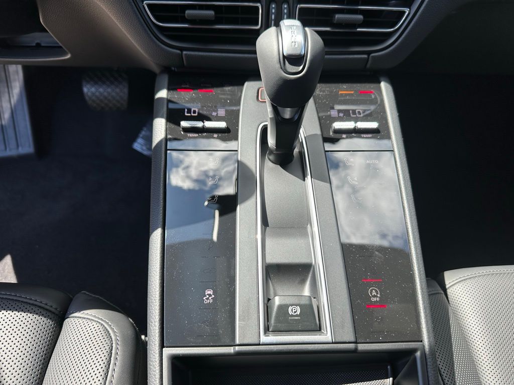 Thumbnail: 2025 Porsche Macan - 23