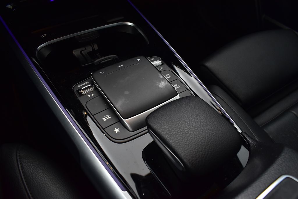 Thumbnail: 2022 Mercedes-Benz GLB - 21